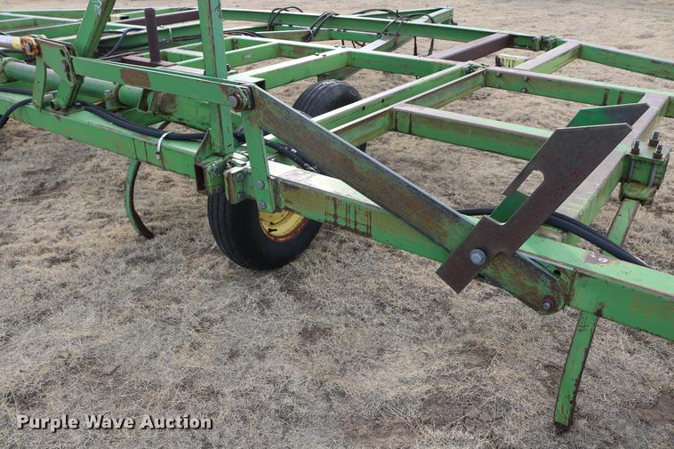 image for item DD5981 John Deere 1600 chisel