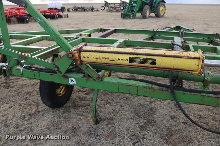 image for item DD5981 John Deere 1600 chisel