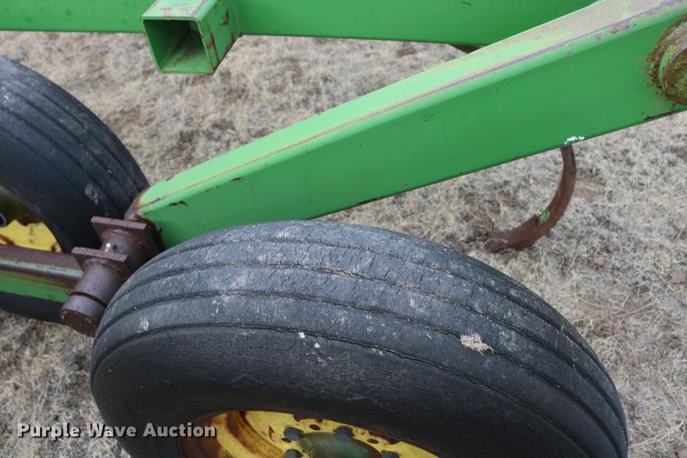 image for item DD5981 John Deere 1600 chisel