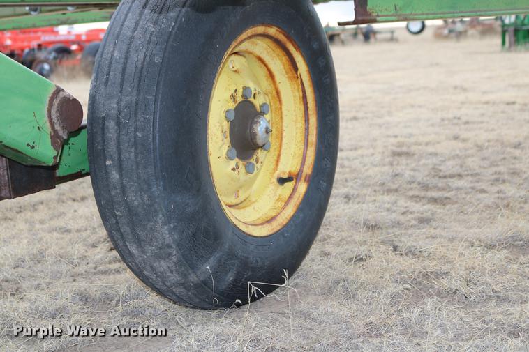 image for item DD5981 John Deere 1600 chisel