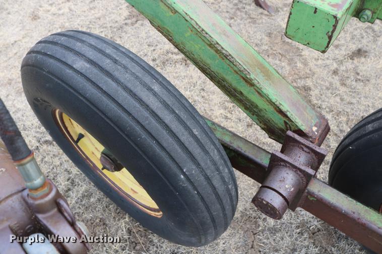 image for item DD5981 John Deere 1600 chisel