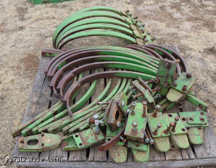 image for item DD5981 John Deere 1600 chisel