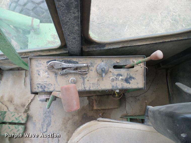 image for item DD5988 1979 John Deere 2280 windrower