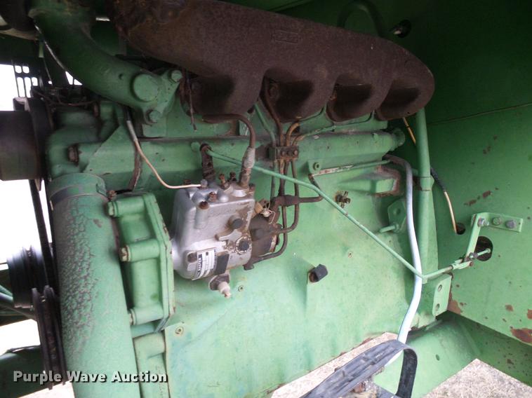 image for item DD5988 1979 John Deere 2280 windrower