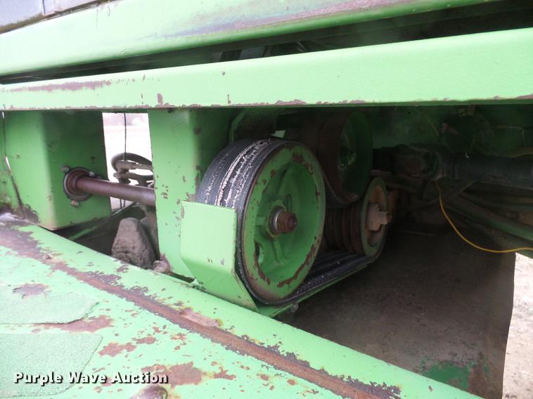 image for item DD5988 1979 John Deere 2280 windrower