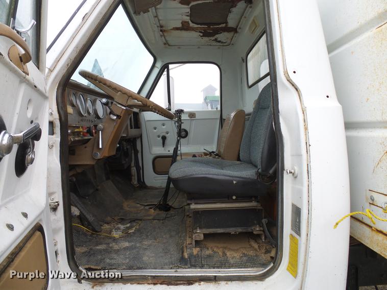 image for item DD5990 1979 Chevrolet C80 grain truck