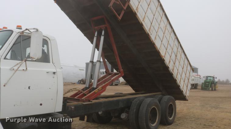 image for item DD5990 1979 Chevrolet C80 grain truck