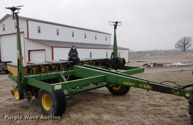 image for item DE6005 John Deere 7240 no-till planter