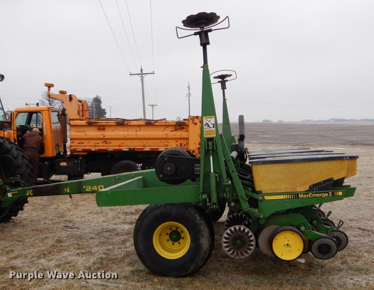 image for item DE6005 John Deere 7240 no-till planter