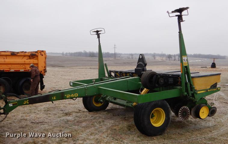 image for item DE6005 John Deere 7240 no-till planter