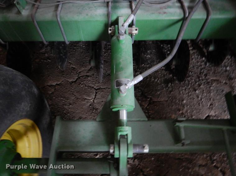 image for item DE6005 John Deere 7240 no-till planter