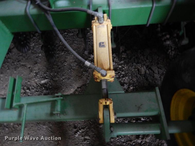 image for item DE6005 John Deere 7240 no-till planter