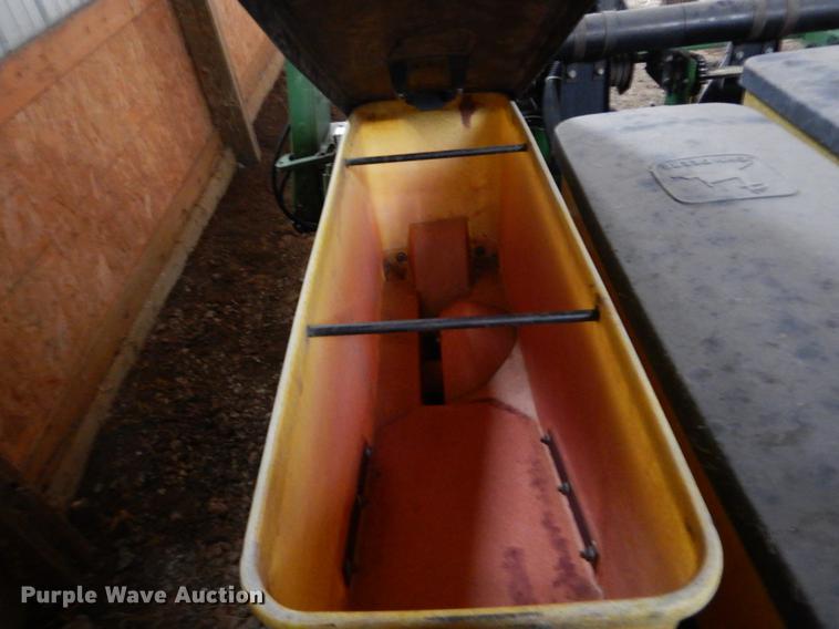 image for item DE6005 John Deere 7240 no-till planter