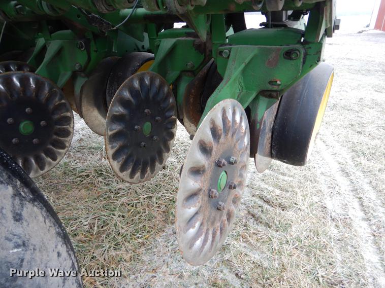 image for item DE6005 John Deere 7240 no-till planter