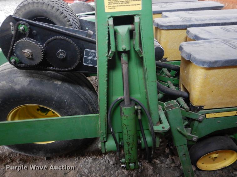 image for item DE6005 John Deere 7240 no-till planter