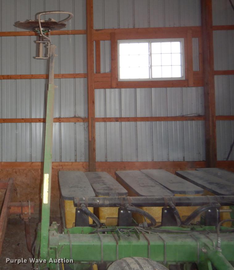 image for item DE6005 John Deere 7240 no-till planter