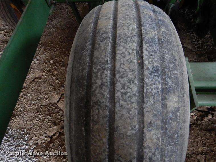 image for item DE6005 John Deere 7240 no-till planter