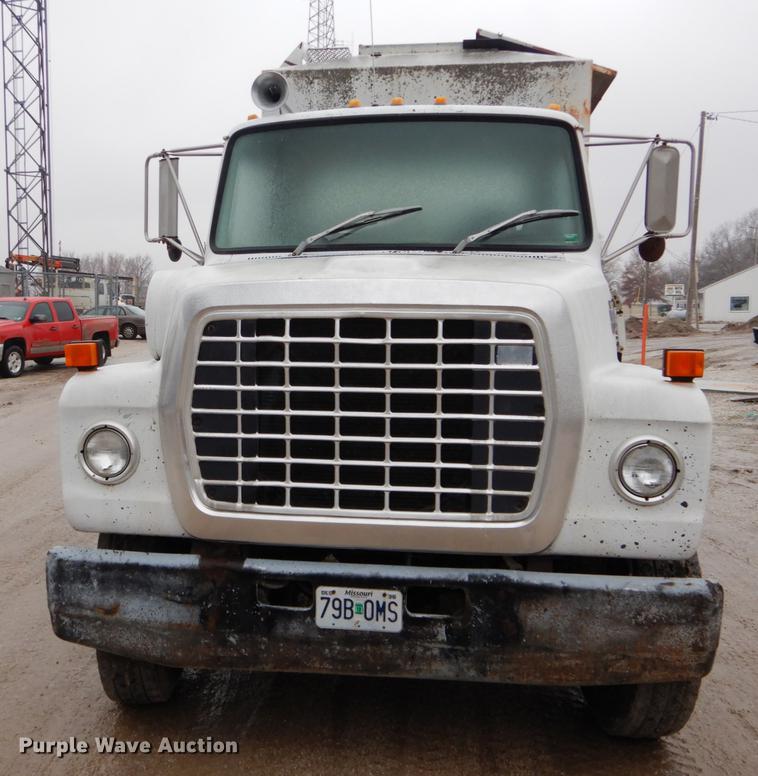 image for item DE6009 1985 Ford 8000 tender truck