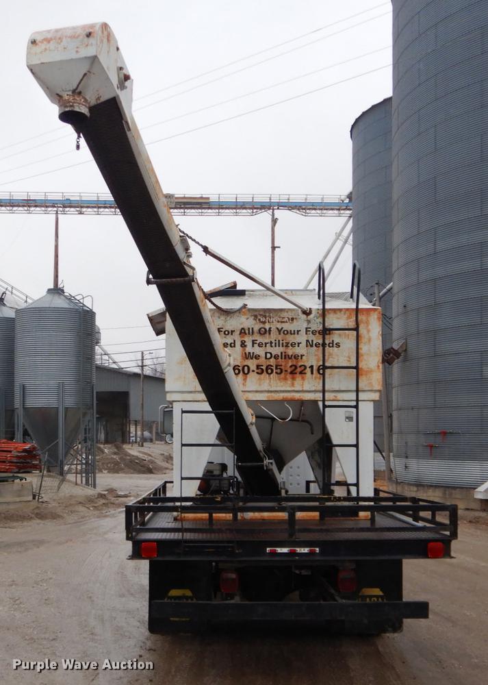 image for item DE6009 1985 Ford 8000 tender truck