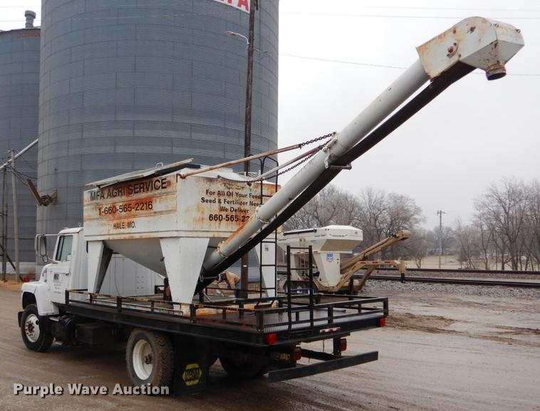 image for item DE6009 1985 Ford 8000 tender truck