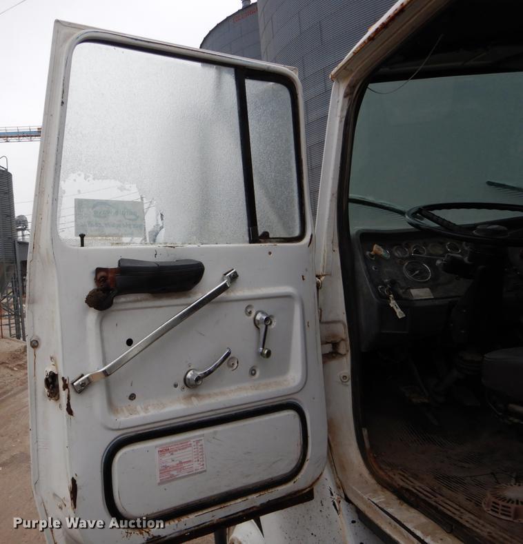 image for item DE6009 1985 Ford 8000 tender truck