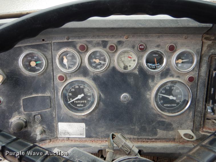 image for item DE6009 1985 Ford 8000 tender truck