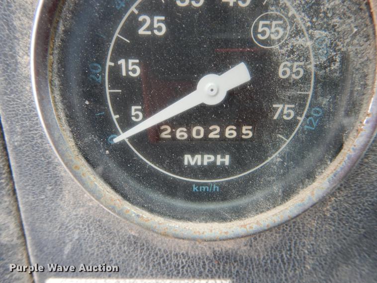 image for item DE6009 1985 Ford 8000 tender truck