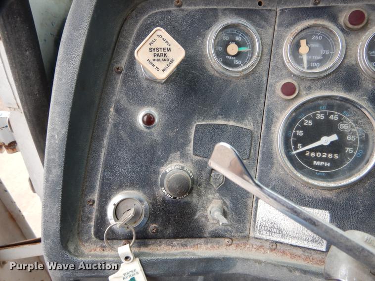 image for item DE6009 1985 Ford 8000 tender truck