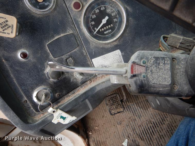 image for item DE6009 1985 Ford 8000 tender truck