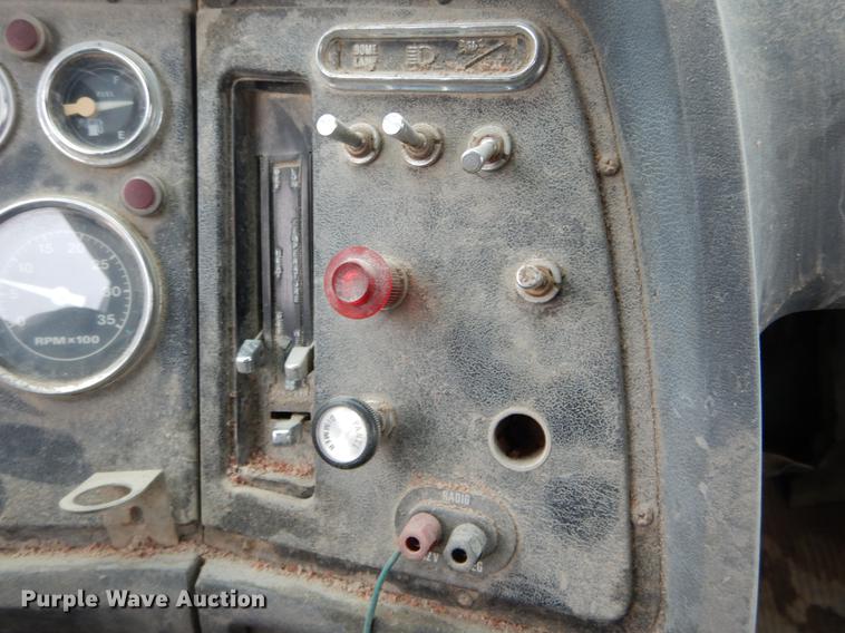 image for item DE6009 1985 Ford 8000 tender truck