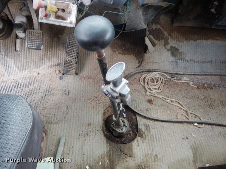 image for item DE6009 1985 Ford 8000 tender truck