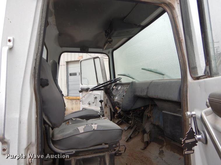 image for item DE6009 1985 Ford 8000 tender truck