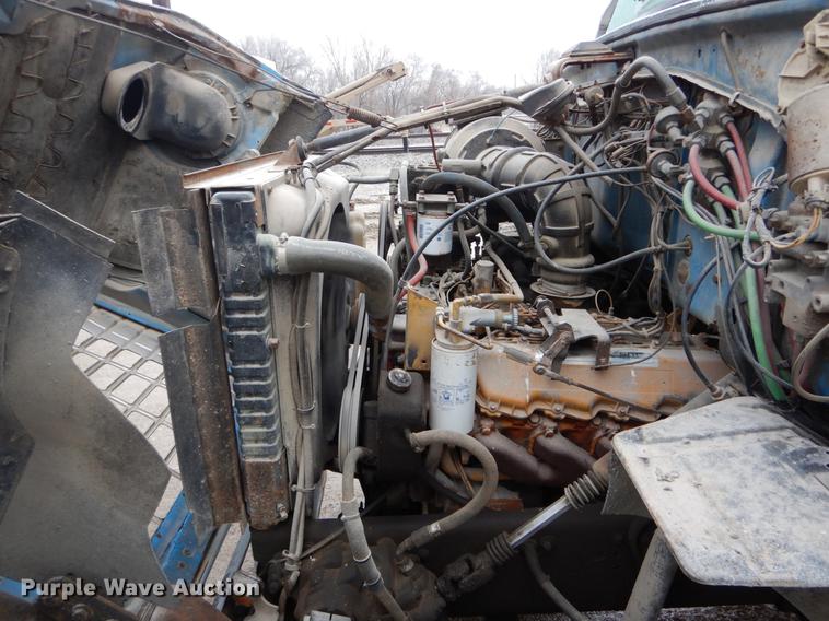 image for item DE6009 1985 Ford 8000 tender truck