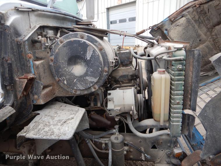 image for item DE6009 1985 Ford 8000 tender truck