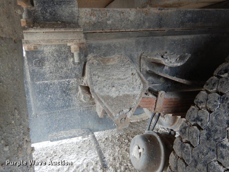 image for item DE6009 1985 Ford 8000 tender truck