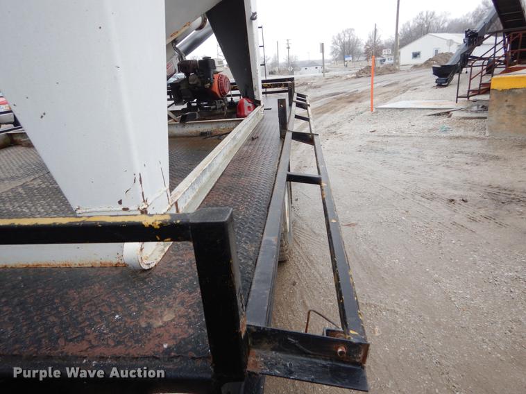 image for item DE6009 1985 Ford 8000 tender truck