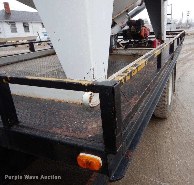 image for item DE6009 1985 Ford 8000 tender truck