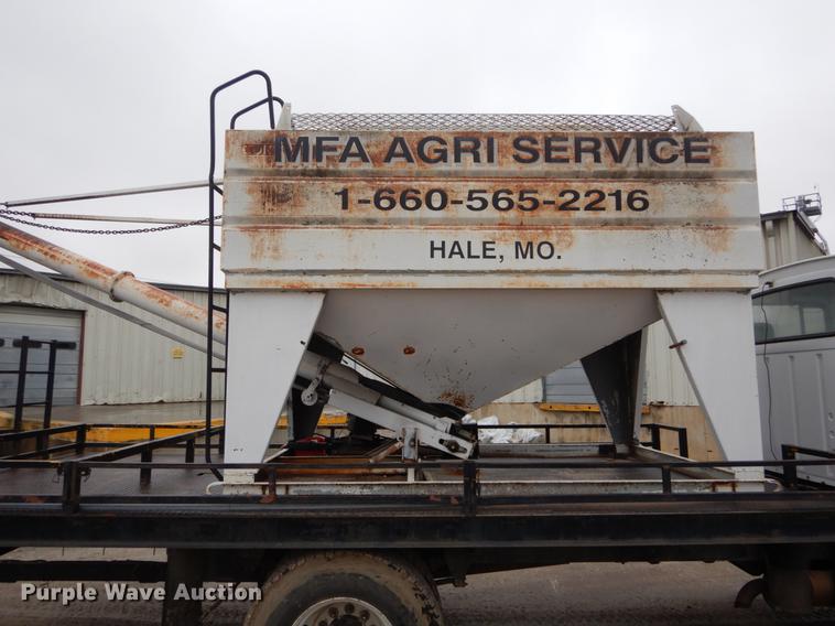 image for item DE6009 1985 Ford 8000 tender truck