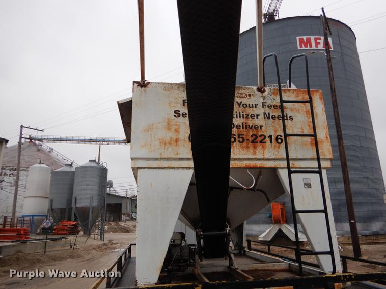 image for item DE6009 1985 Ford 8000 tender truck