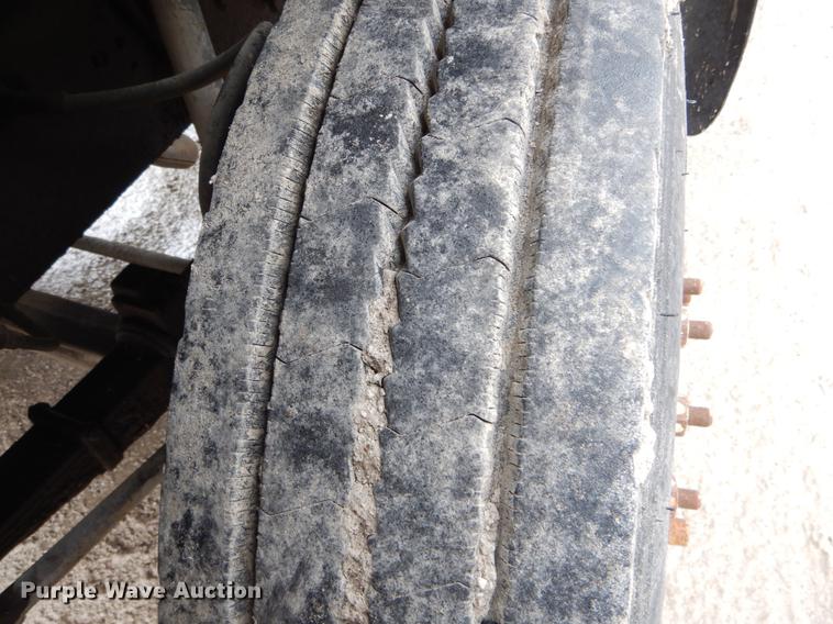 image for item DE6009 1985 Ford 8000 tender truck