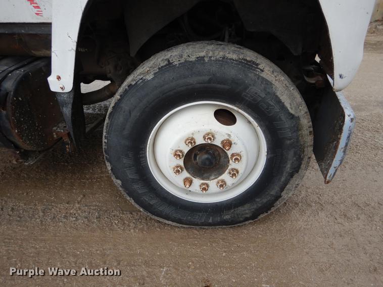 image for item DE6009 1985 Ford 8000 tender truck