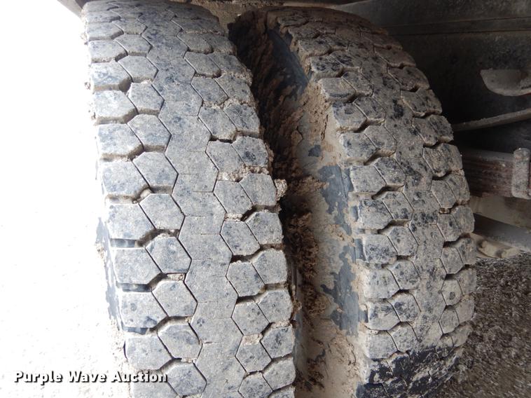 image for item DE6009 1985 Ford 8000 tender truck