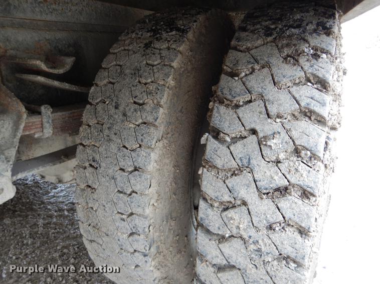 image for item DE6009 1985 Ford 8000 tender truck