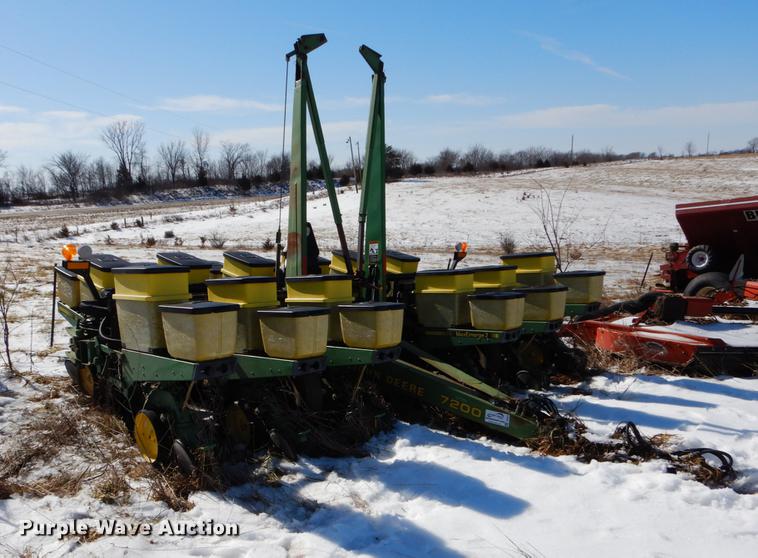 image for item DE6018 John Deere 7200 MaxEmerge planter