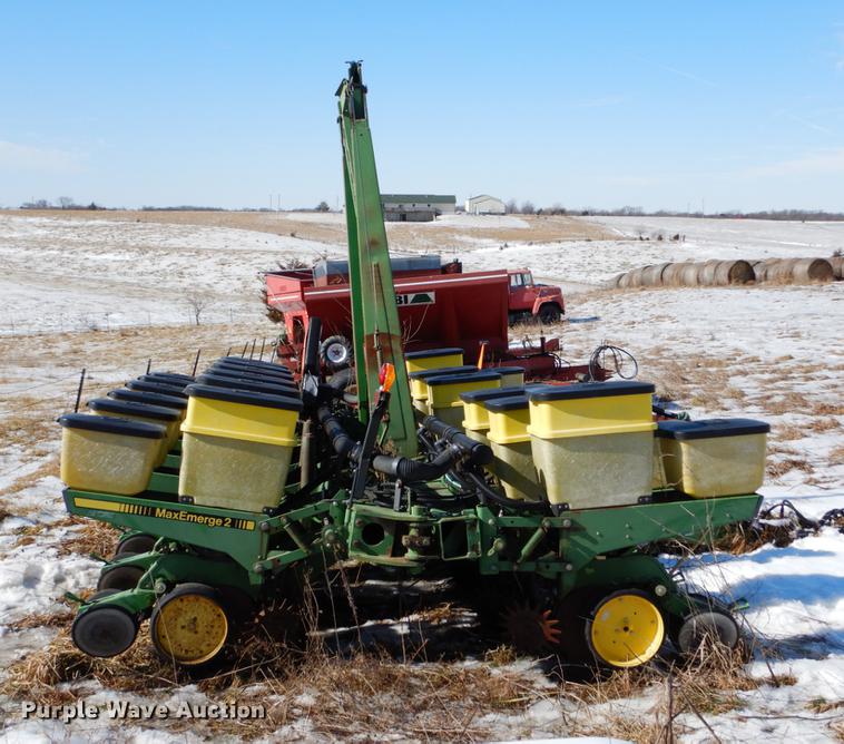 image for item DE6018 John Deere 7200 MaxEmerge planter