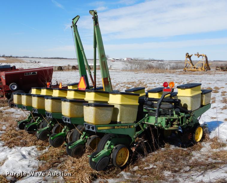 image for item DE6018 John Deere 7200 MaxEmerge planter