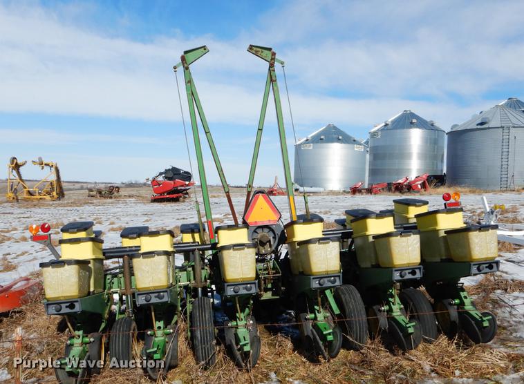 image for item DE6018 John Deere 7200 MaxEmerge planter