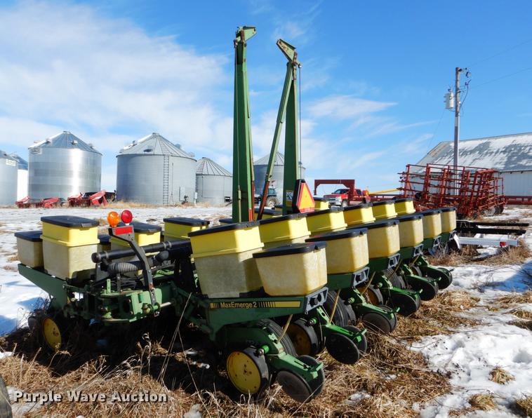 image for item DE6018 John Deere 7200 MaxEmerge planter