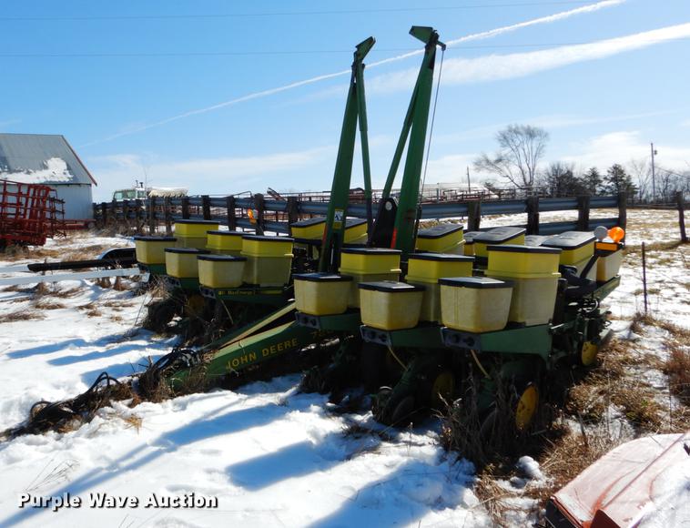 image for item DE6018 John Deere 7200 MaxEmerge planter
