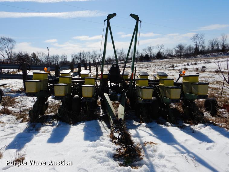 image for item DE6018 John Deere 7200 MaxEmerge planter